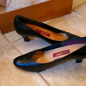 Easy Spirit black pumps 9
